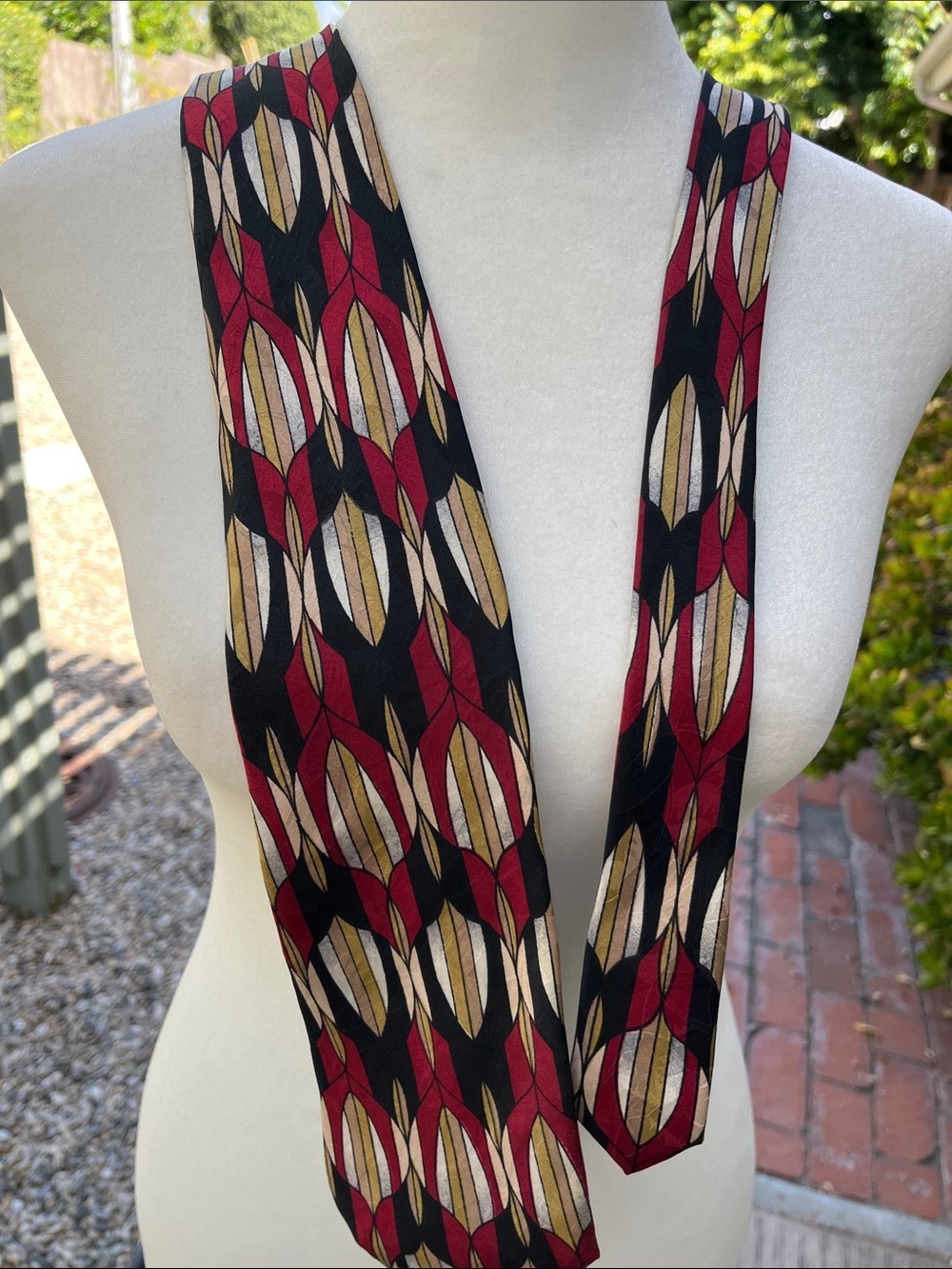 Milano Geometric  Silk Necktie  in Black, Red & Gold